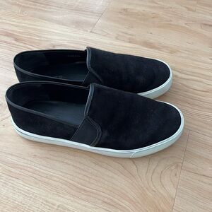 Excellent condition Pre-owned Vince leather sneakers.